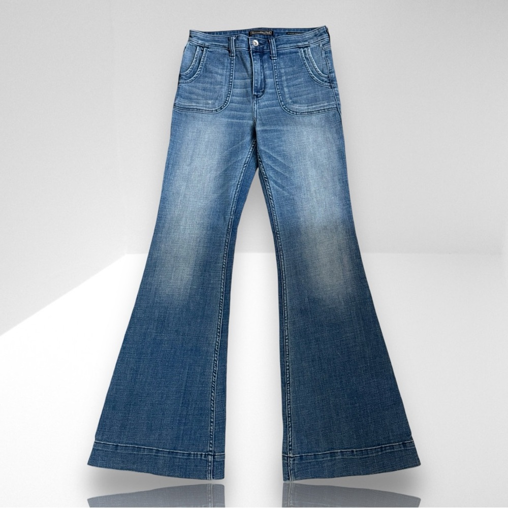 Women's Blue Flared Jeans - Classic Mid Wash